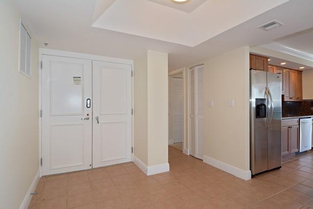 5550 North Ocean Drive, Unit 4A Riviera Beach, FL 33404 - Photo 4 of 25 03_5550NOceanDr_Unit4A_2003_HiRes