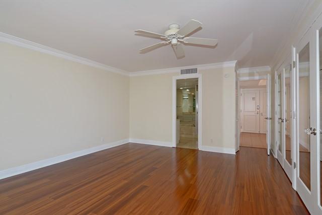 5550 North Ocean Drive, Unit 4A Riviera Beach, FL 33404 - Photo 8 of 25 07_5550NOceanDr_Unit4A_2007_HiRes