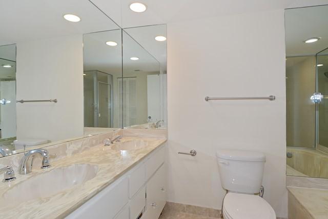 5550 North Ocean Drive, Unit 4A Riviera Beach, FL 33404 - Photo 10 of 25 09_5550NOceanDr_Unit4A_2009_HiRes