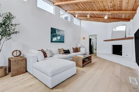 $2,800,000 | 2921 North Poinsettia Avenue, Manhattan Beach, CA 90266