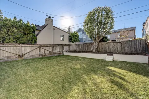 $2,800,000 | 2921 North Poinsettia Avenue, Manhattan Beach, CA 90266