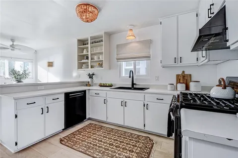 $2,800,000 | 2921 North Poinsettia Avenue, Manhattan Beach, CA 90266