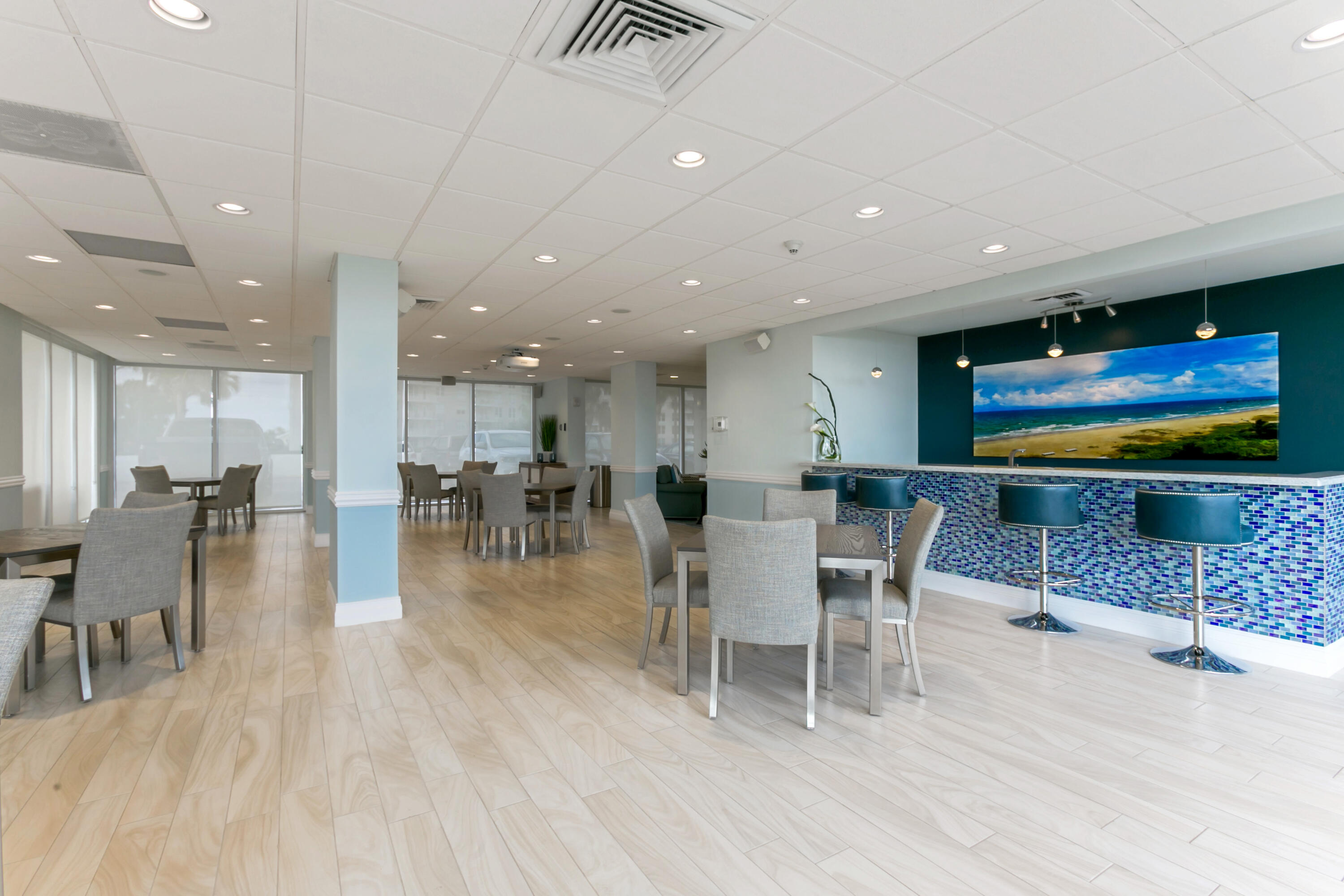 2800 South Ocean Boulevard, Unit 2K Boca Raton, FL 33432 - Photo 35 of 57 South Lounge (Party Room)
