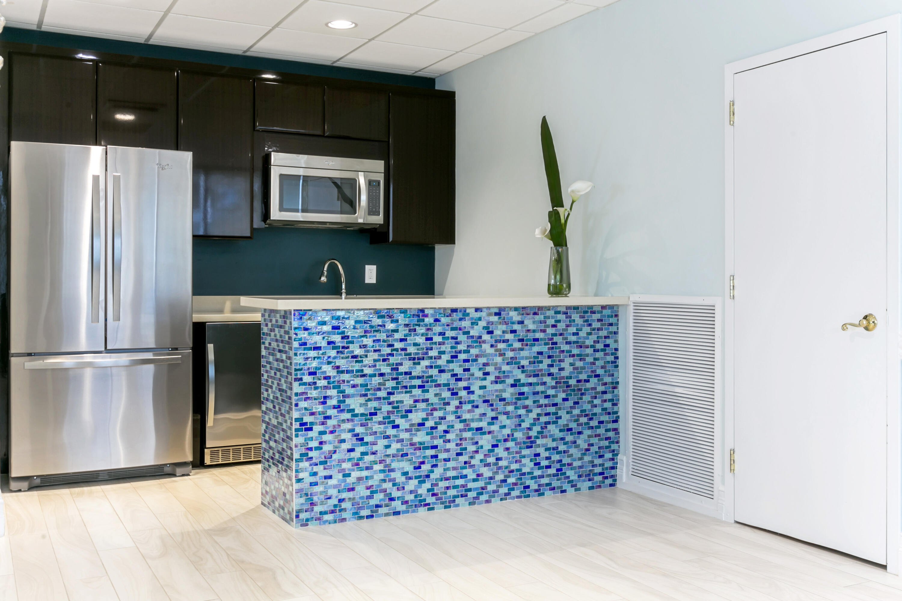 2800 South Ocean Boulevard, Unit 2K Boca Raton, FL 33432 - Photo 40 of 57 North Lounge Kitchen