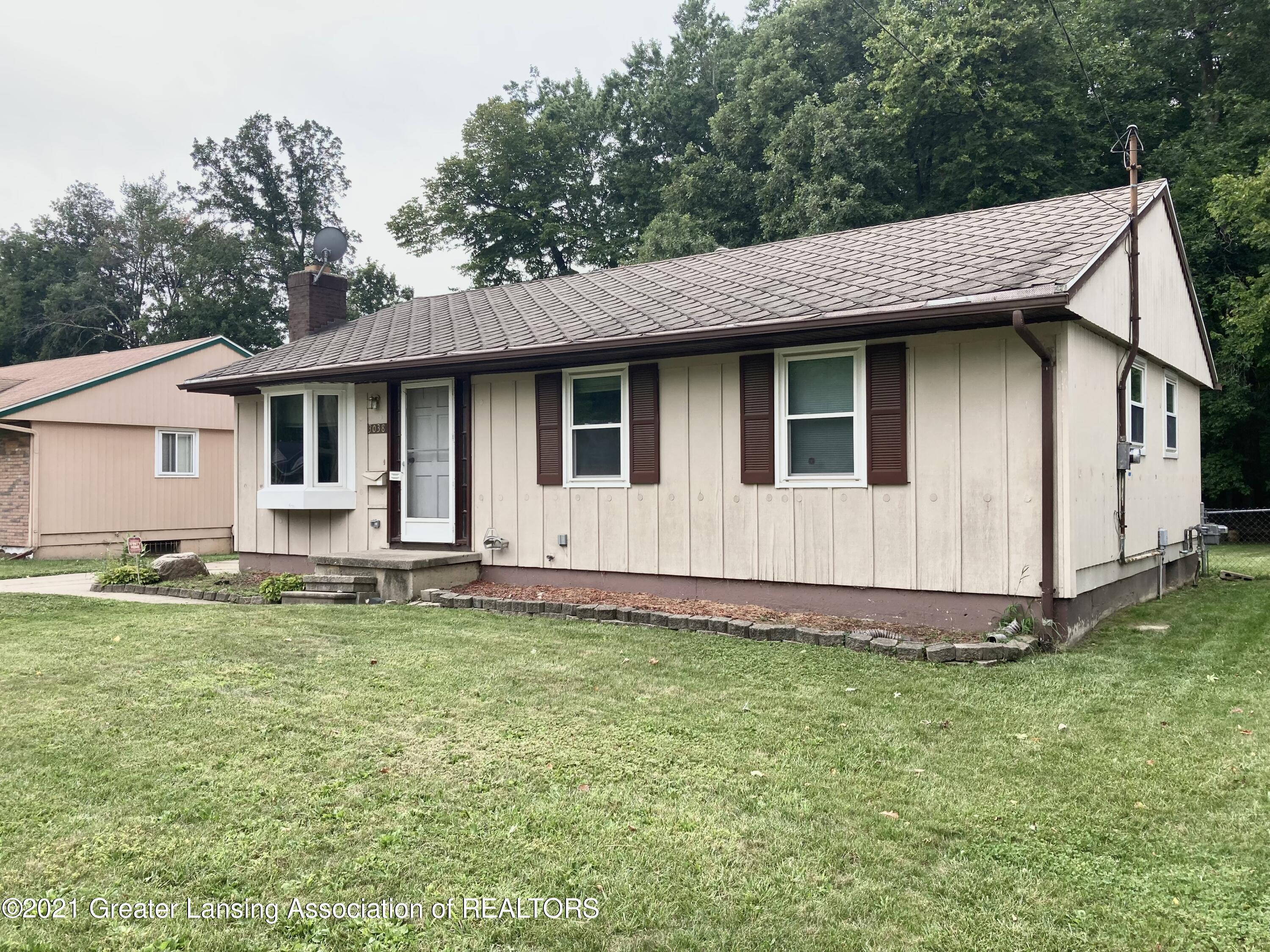 3038 Sunderland Road Lansing, MI 48911 - Photo 2 of 18 8996831F-2036-4F6E-8FA3-6CE02FA017AB