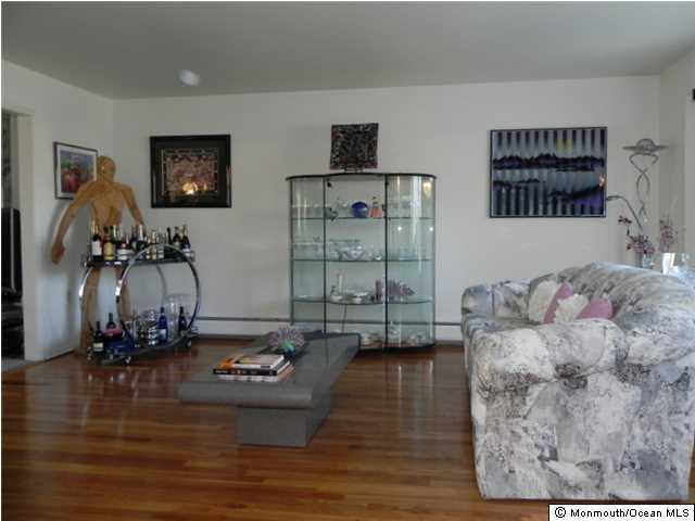 19 Tuppence Road Manalapan, NJ 07726 - Photo 3 of 18 Additional Photo