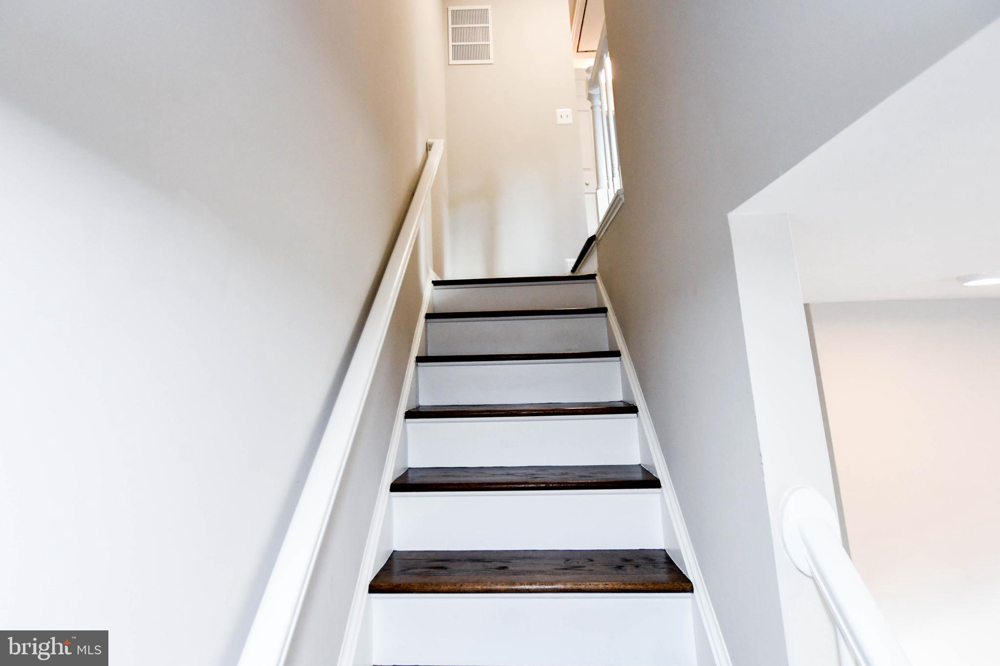 9 Dorrell Court Sterling, VA 20165 - Photo 15 of 36 a view of entryway