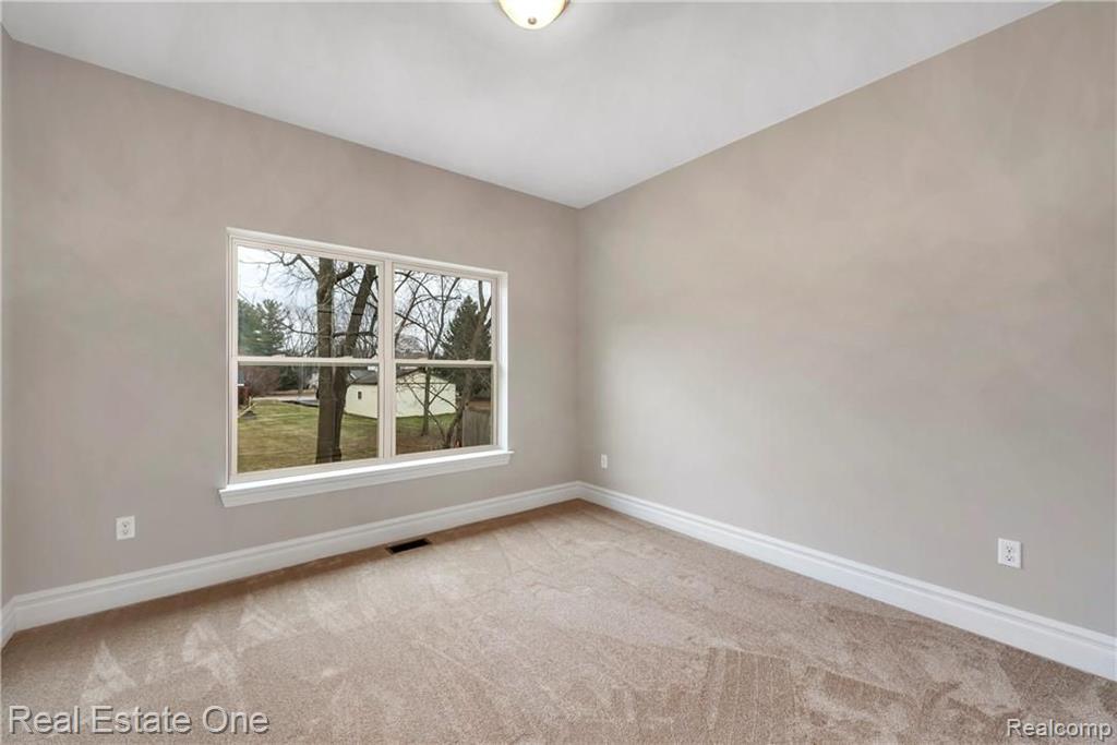 3781 Milano Ct. Rochester Hills, MI 48307 - Photo 32 of 38