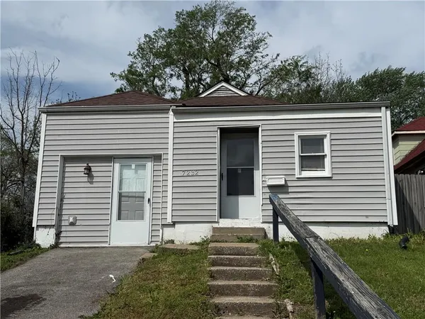 $1,575 | 7232 College Avenue, Kansas City, MO 64132