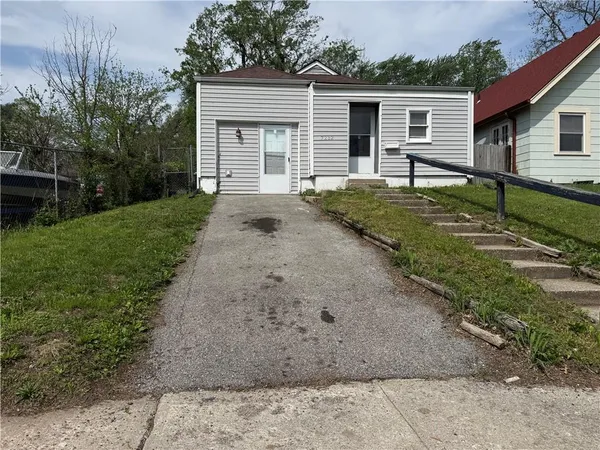 $1,575 | 7232 College Avenue, Kansas City, MO 64132
