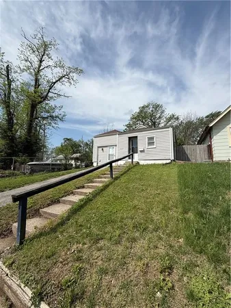 $1,575 | 7232 College Avenue, Kansas City, MO 64132