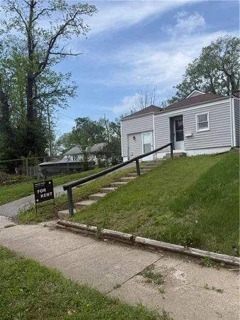 $1,575 | 7232 College Avenue, Kansas City, MO 64132