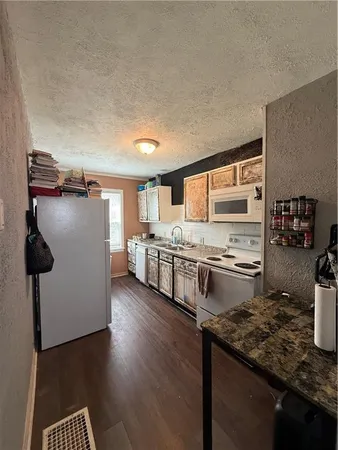$1,575 | 7232 College Avenue, Kansas City, MO 64132