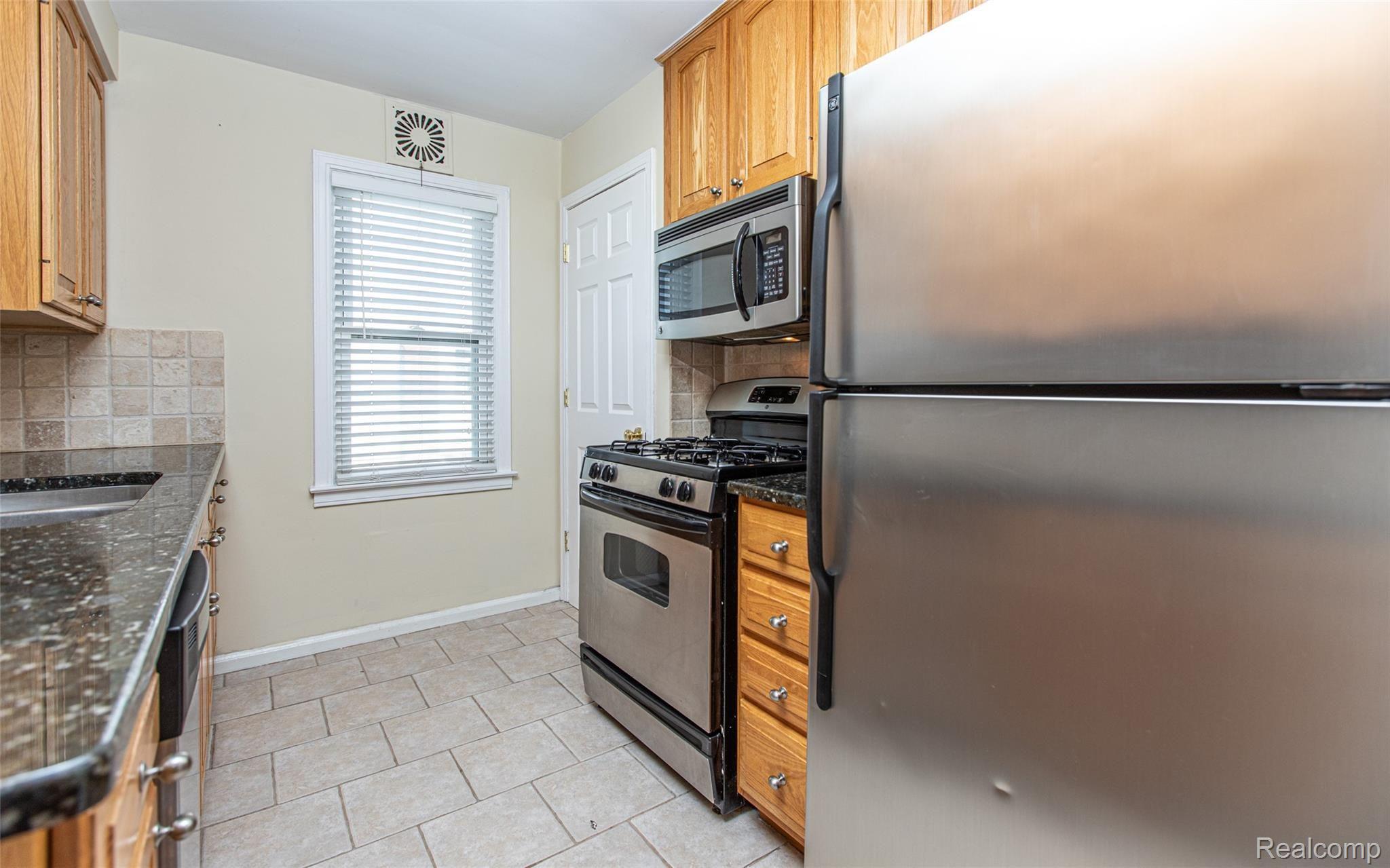 1642 Eaton Road Berkley, MI 48072 - Photo 8 of 23 -13.jpg