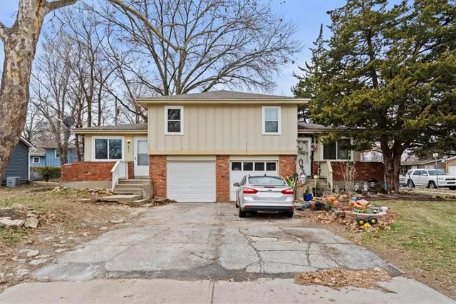 $350,000 | 801 South Grant Street, Olathe, KS 66061