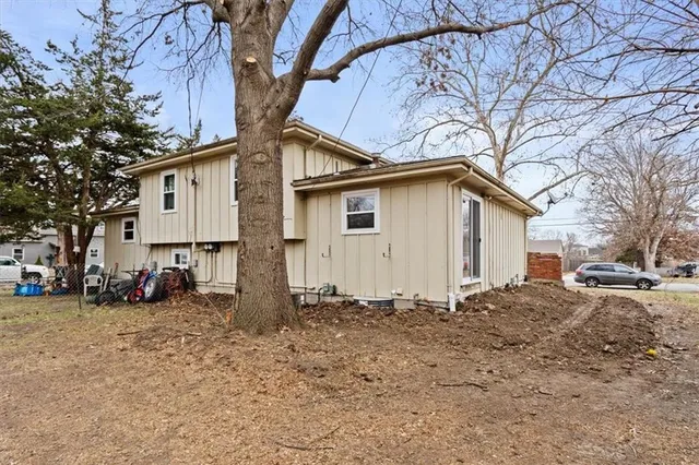 $350,000 | 801 South Grant Street, Olathe, KS 66061