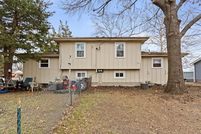 $350,000 | 801 South Grant Street, Olathe, KS 66061