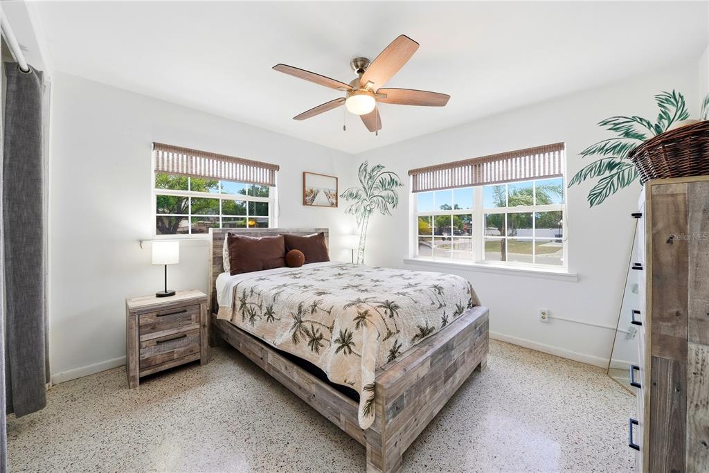 10437 52nd Avenue North St. Petersburg, FL 33708 - Photo 15 of 36