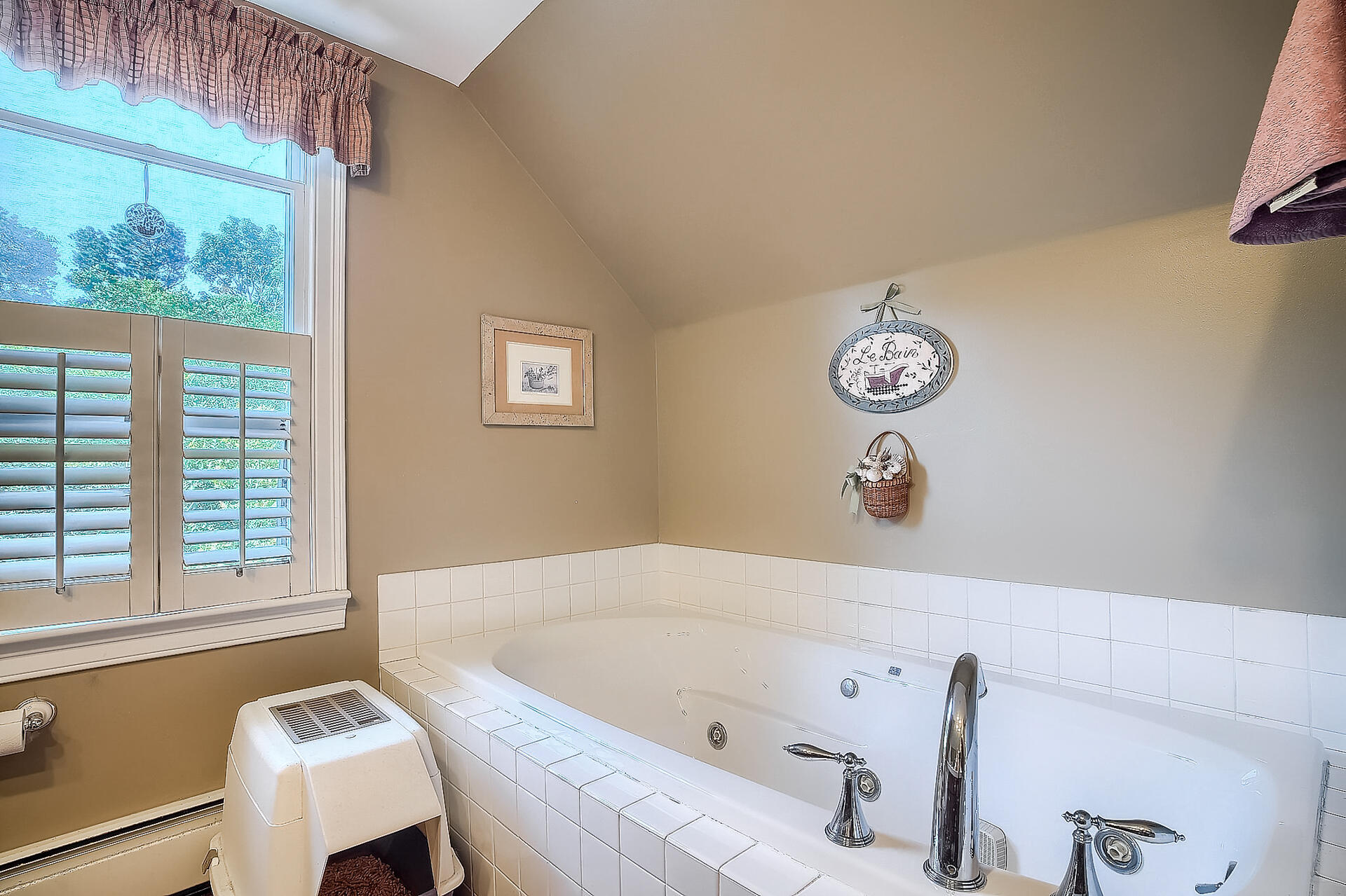 178 Main Street Orleans, MA 02653 - Photo 19 of 34 a bathroom with a bathtub and a window