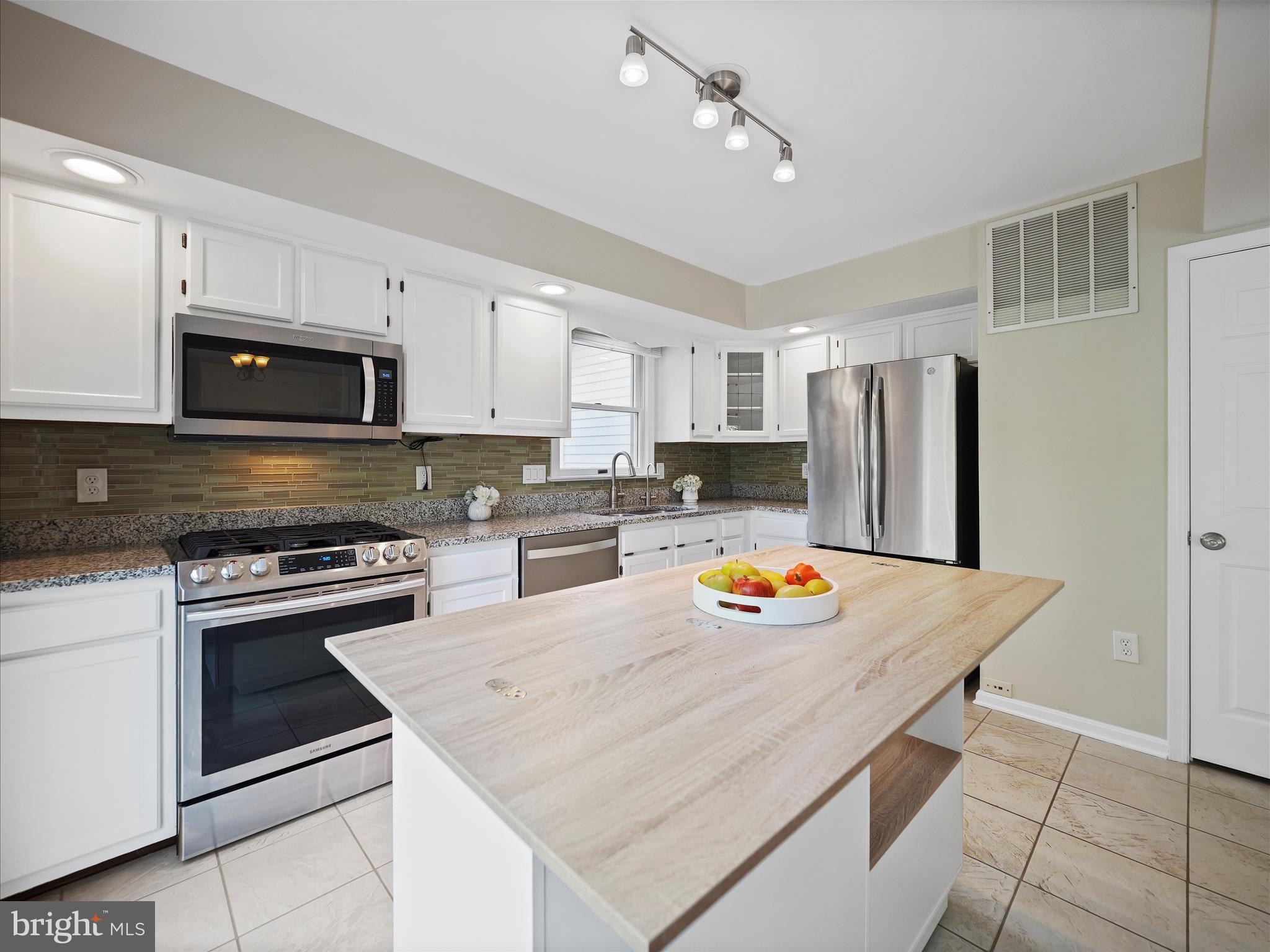 4614 Newington Road Jefferson, MD 21755 - Photo 8 of 35 a kitchen with stainless steel appliances granite countertop a stove refrigerator sink and dishwasher