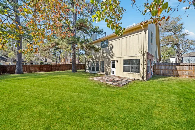 a view of a house with a backyard