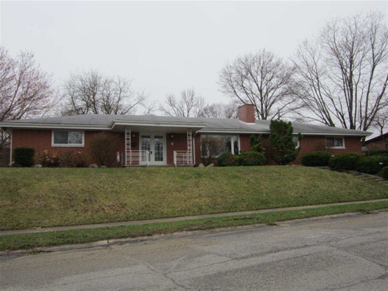 1728 Inwood Road South Bend, IN 46614 - Photo 1 of 12 Gallery Image 1