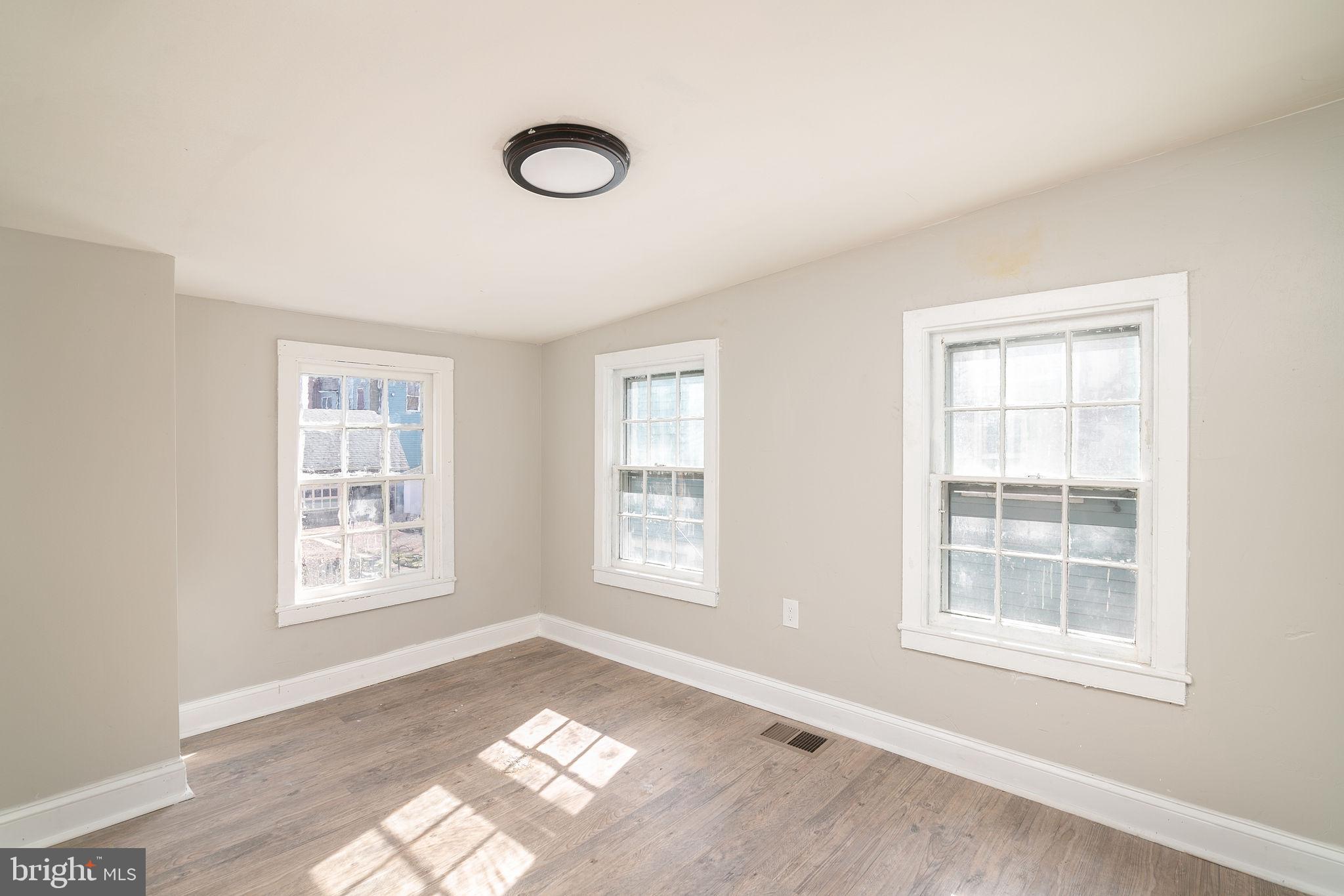 20 Mercer Street Hamilton, NJ 08690 - Photo 8 of 13