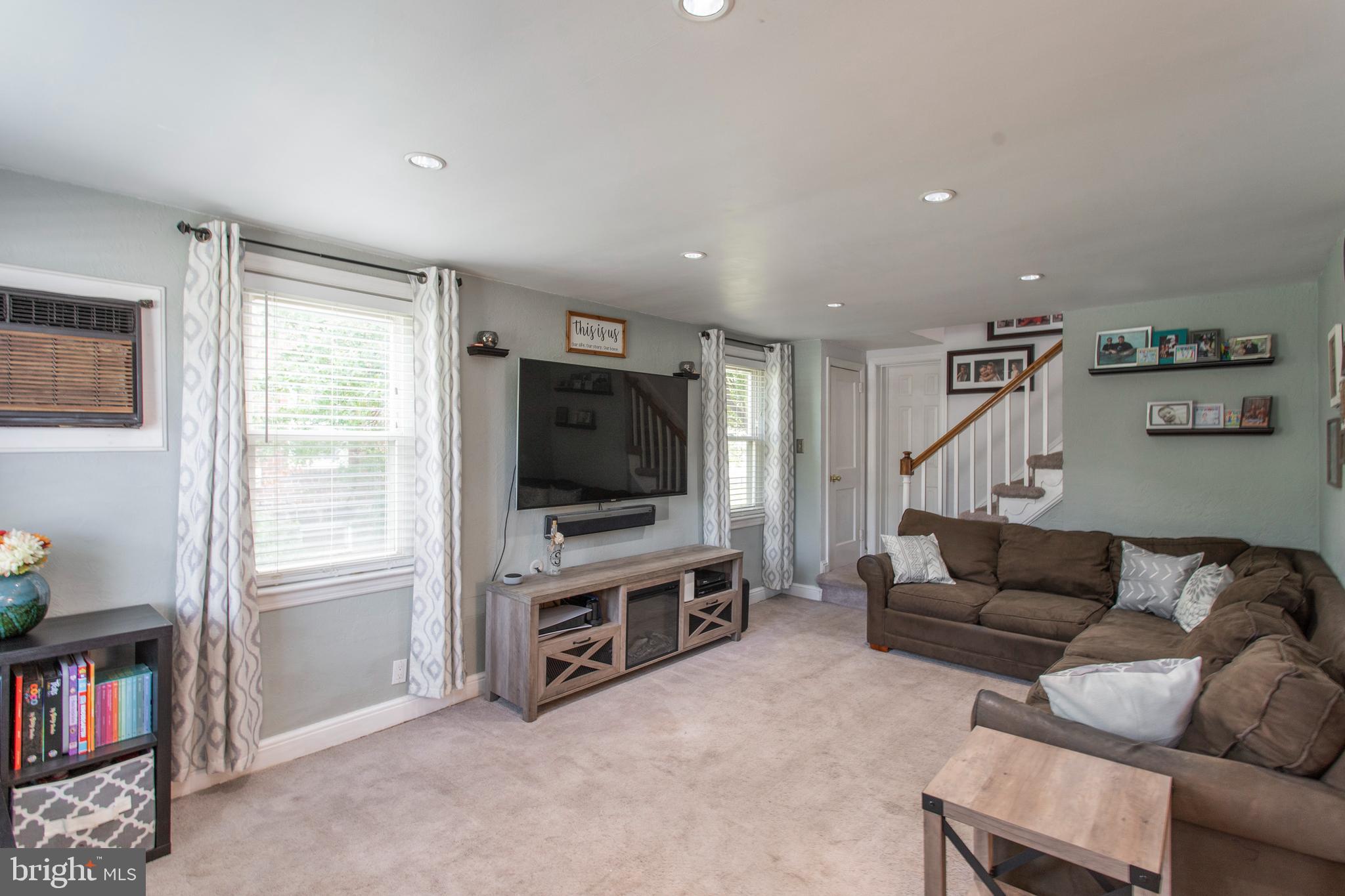 376 Shaw Road Ridley Park, PA 19078 - Photo 3 of 25 Living Room