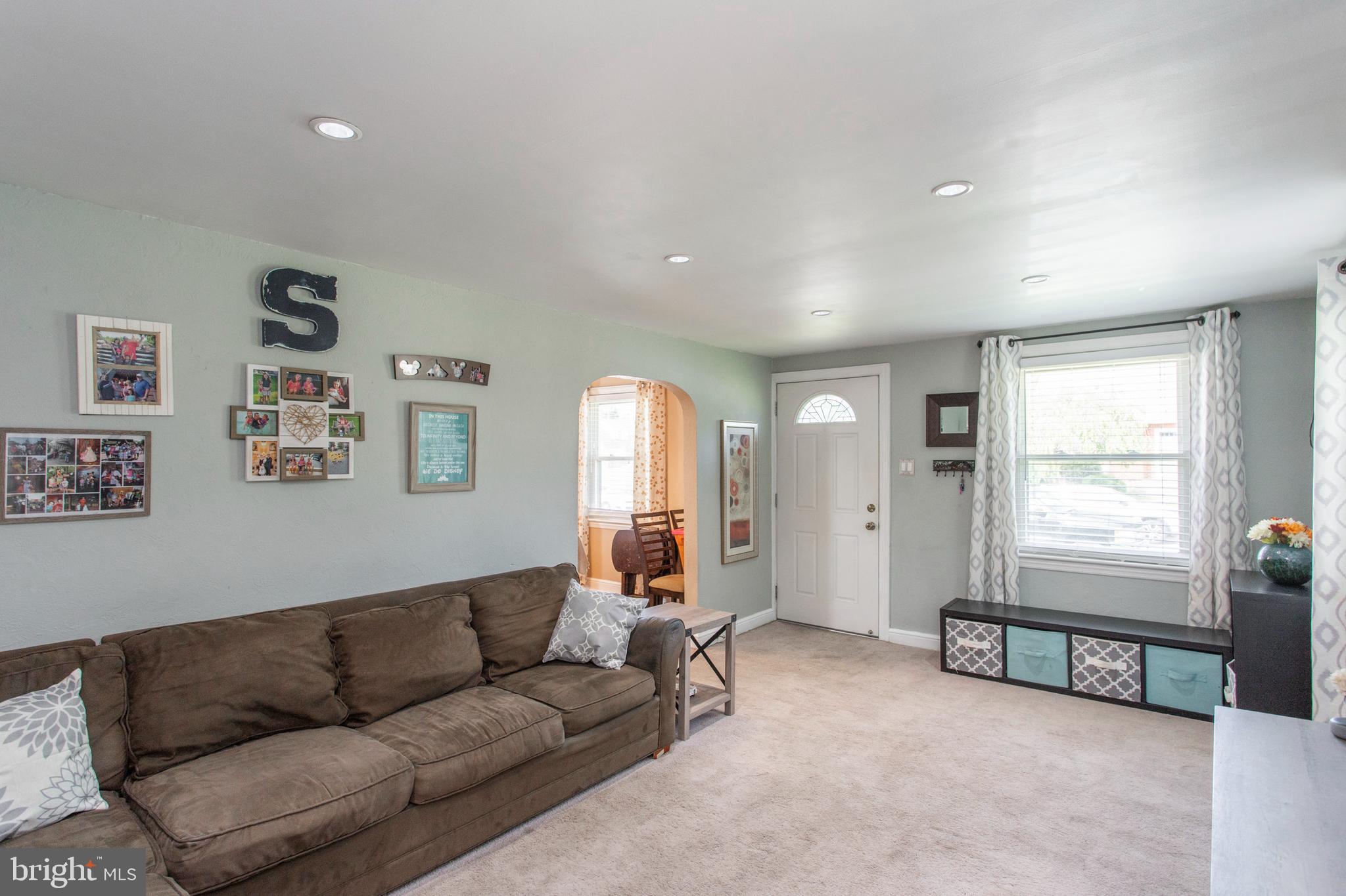 376 Shaw Road Ridley Park, PA 19078 - Photo 5 of 25 Living Room