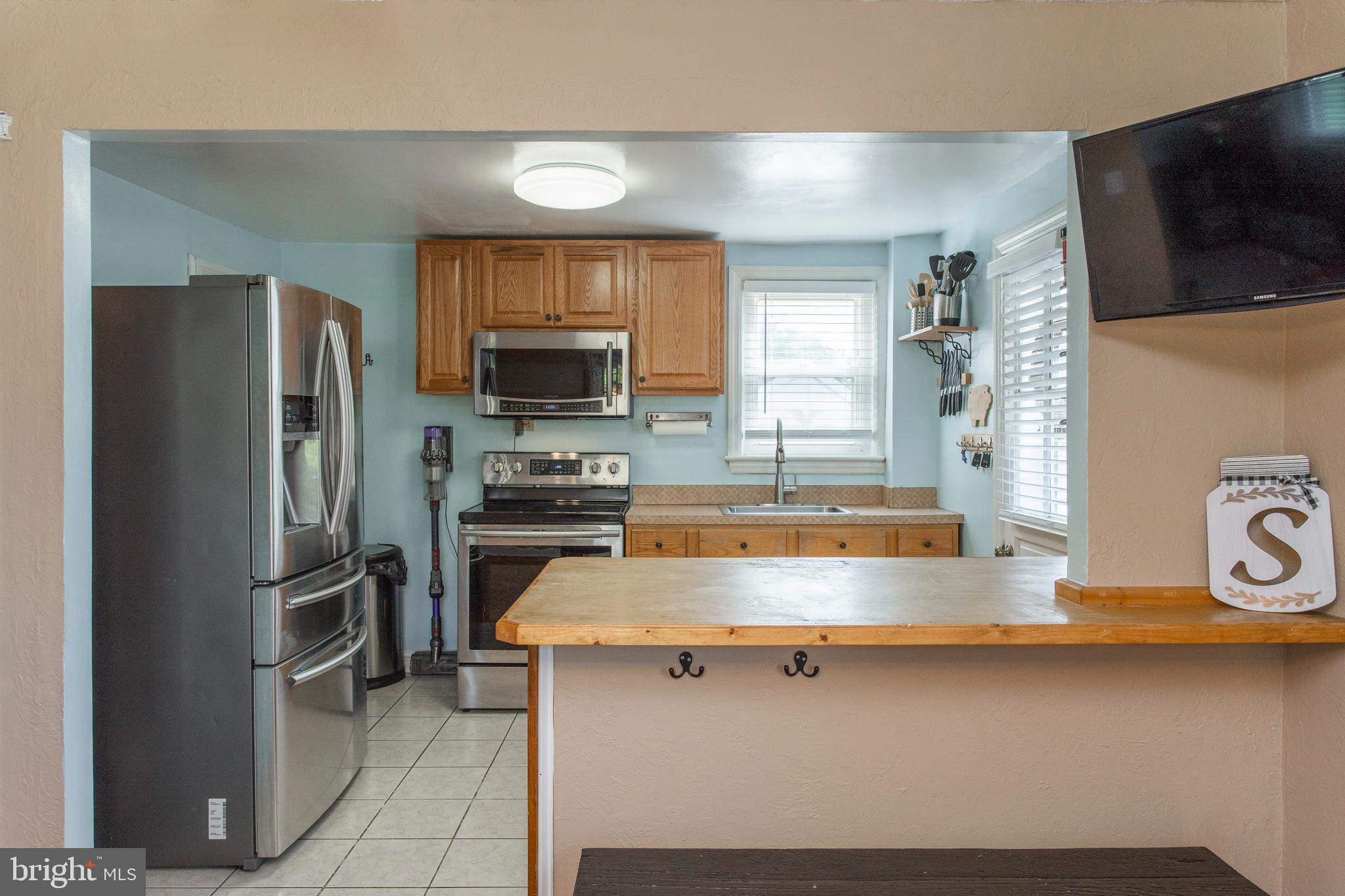 376 Shaw Road Ridley Park, PA 19078 - Photo 9 of 25 Kitchen
