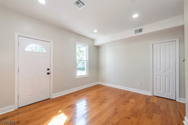 $2,600 | 26 Washington Street, Unit 1, Montclair, NJ 07042