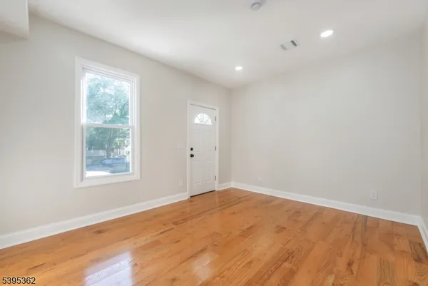 $2,600 | 26 Washington Street, Unit 1, Montclair, NJ 07042