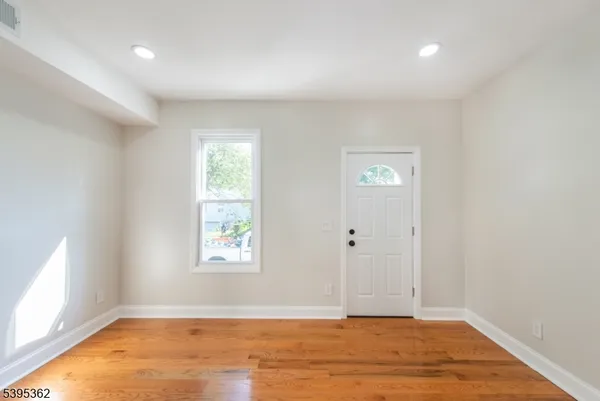 $2,600 | 26 Washington Street, Unit 1, Montclair, NJ 07042