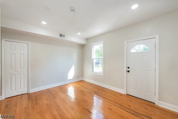 $2,600 | 26 Washington Street, Unit 1, Montclair, NJ 07042