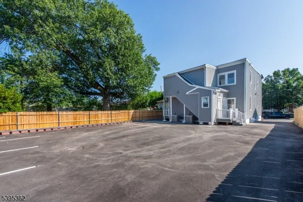 $2,600 | 26 Washington Street, Unit 1, Montclair, NJ 07042