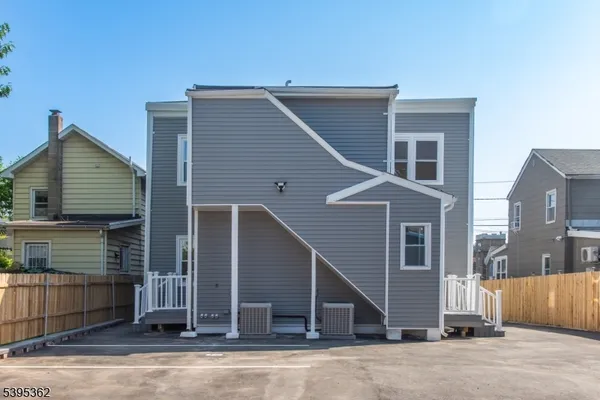 $2,600 | 26 Washington Street, Unit 1, Montclair, NJ 07042