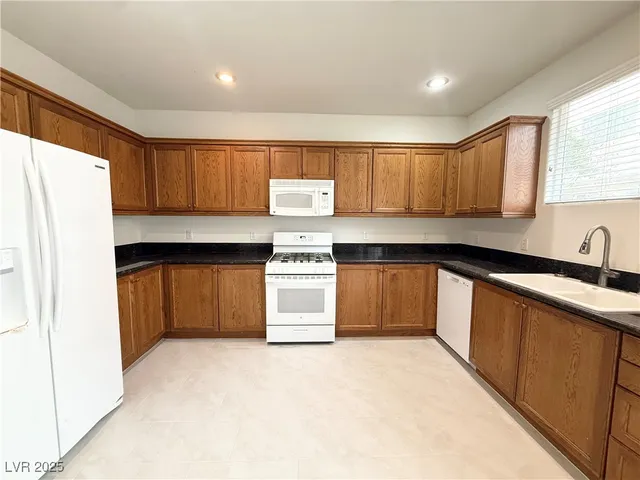 $2,300 | 9748 Waukegan Avenue, Las Vegas, NV 89148