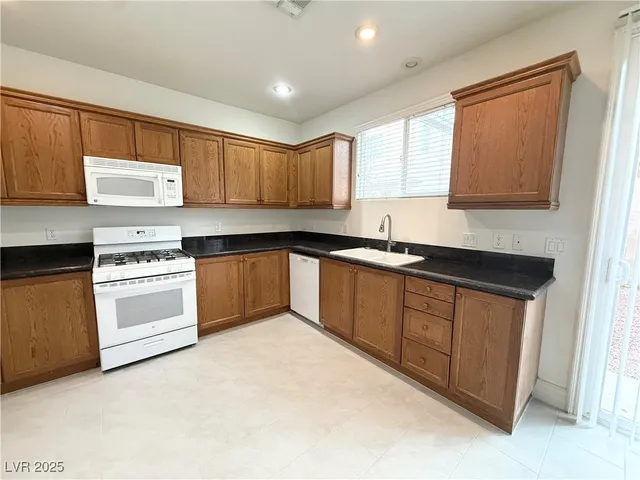 $2,300 | 9748 Waukegan Avenue, Las Vegas, NV 89148