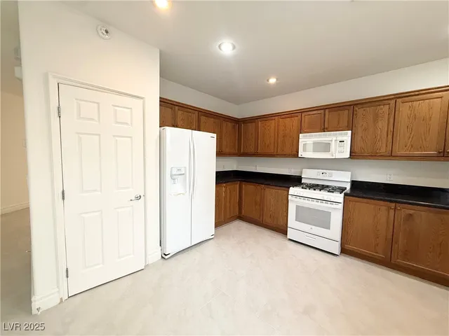 $2,300 | 9748 Waukegan Avenue, Las Vegas, NV 89148