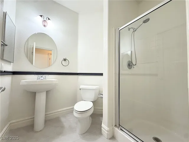 $2,300 | 9748 Waukegan Avenue, Las Vegas, NV 89148