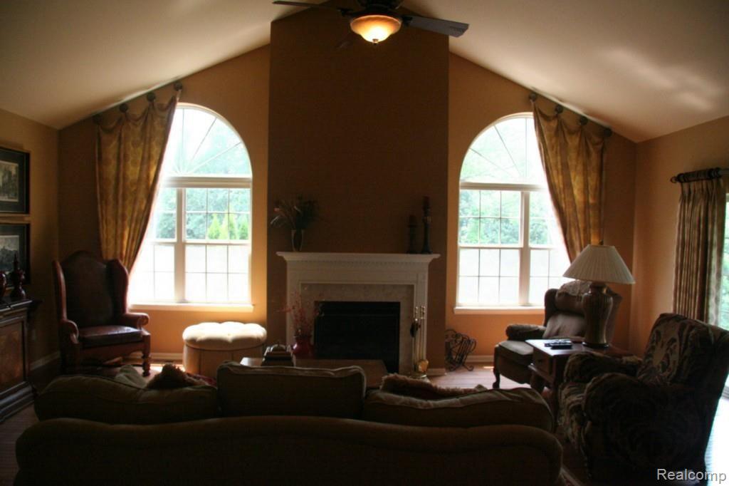 3722 Windingbrook Circle, Unit 40 Rochester Hills, MI 48309 - Photo 2 of 25