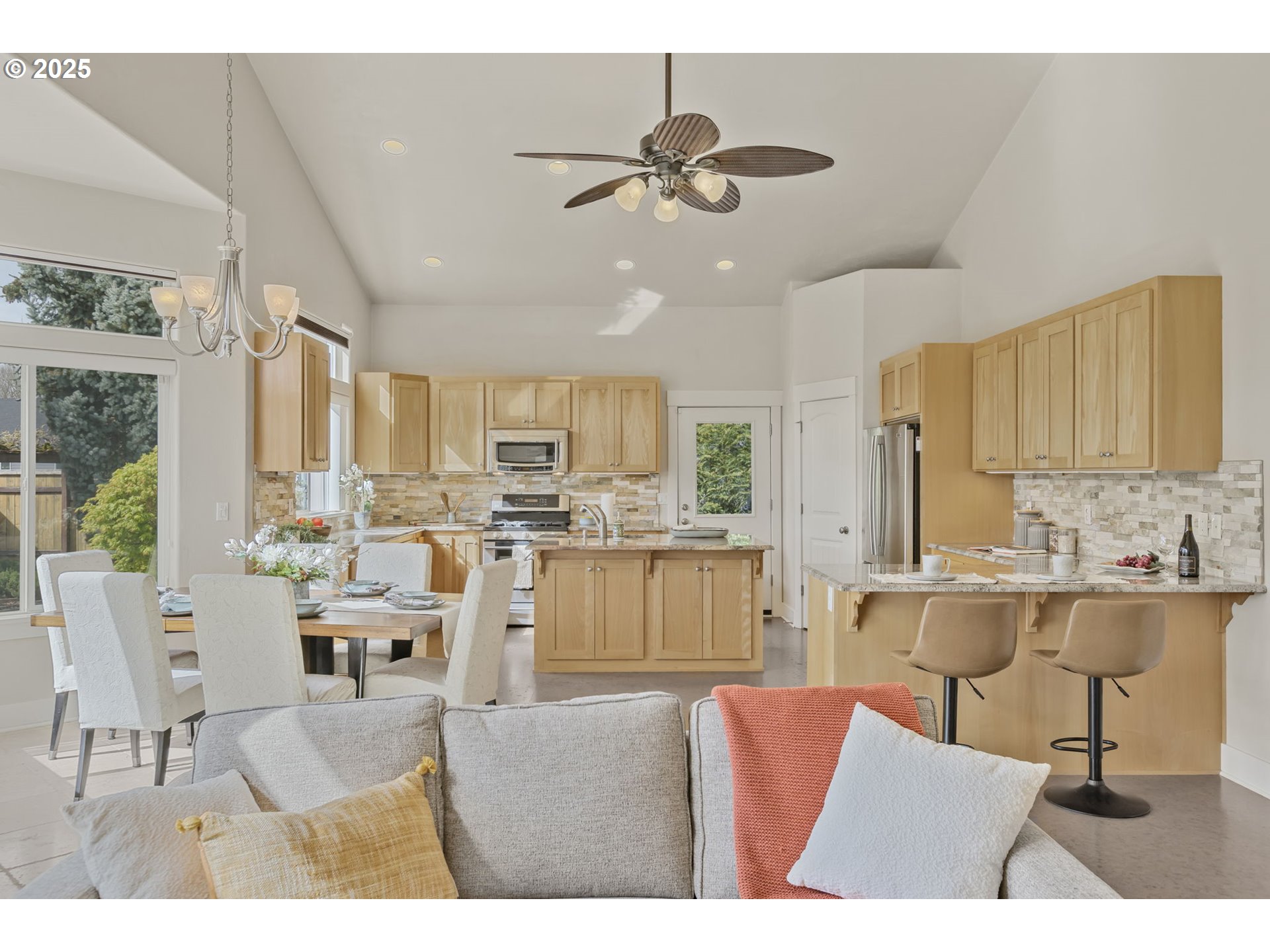 2291 Clear Vue Lane Springfield, OR 97477 - Photo 12 of 48 Gallery Image 12