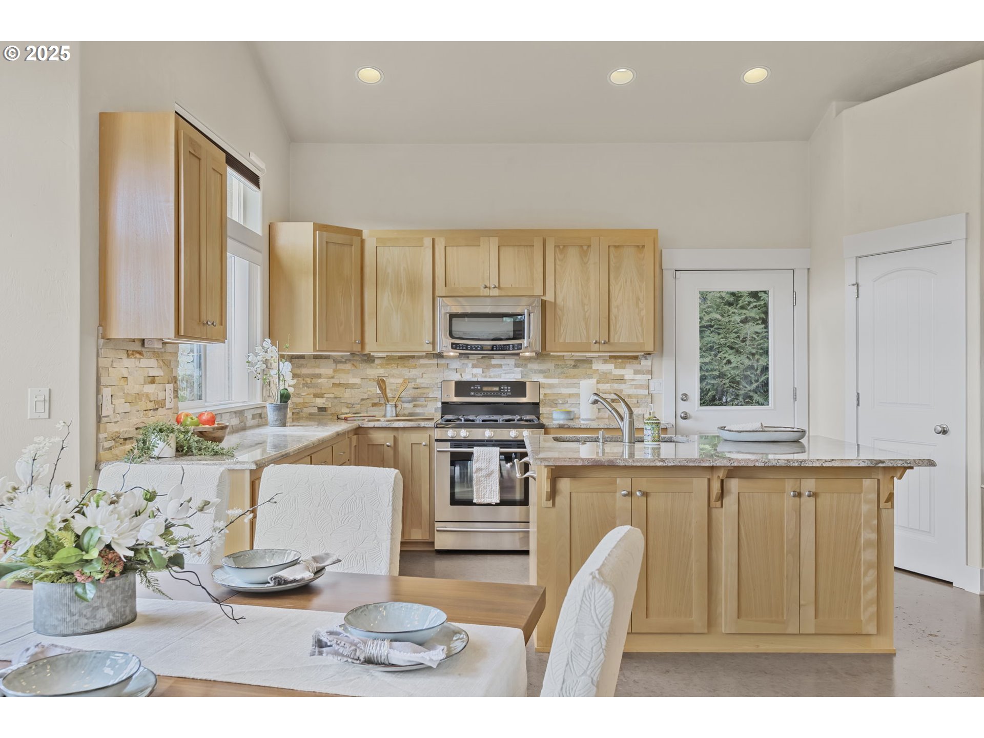 2291 Clear Vue Lane Springfield, OR 97477 - Photo 14 of 48 Gallery Image 14
