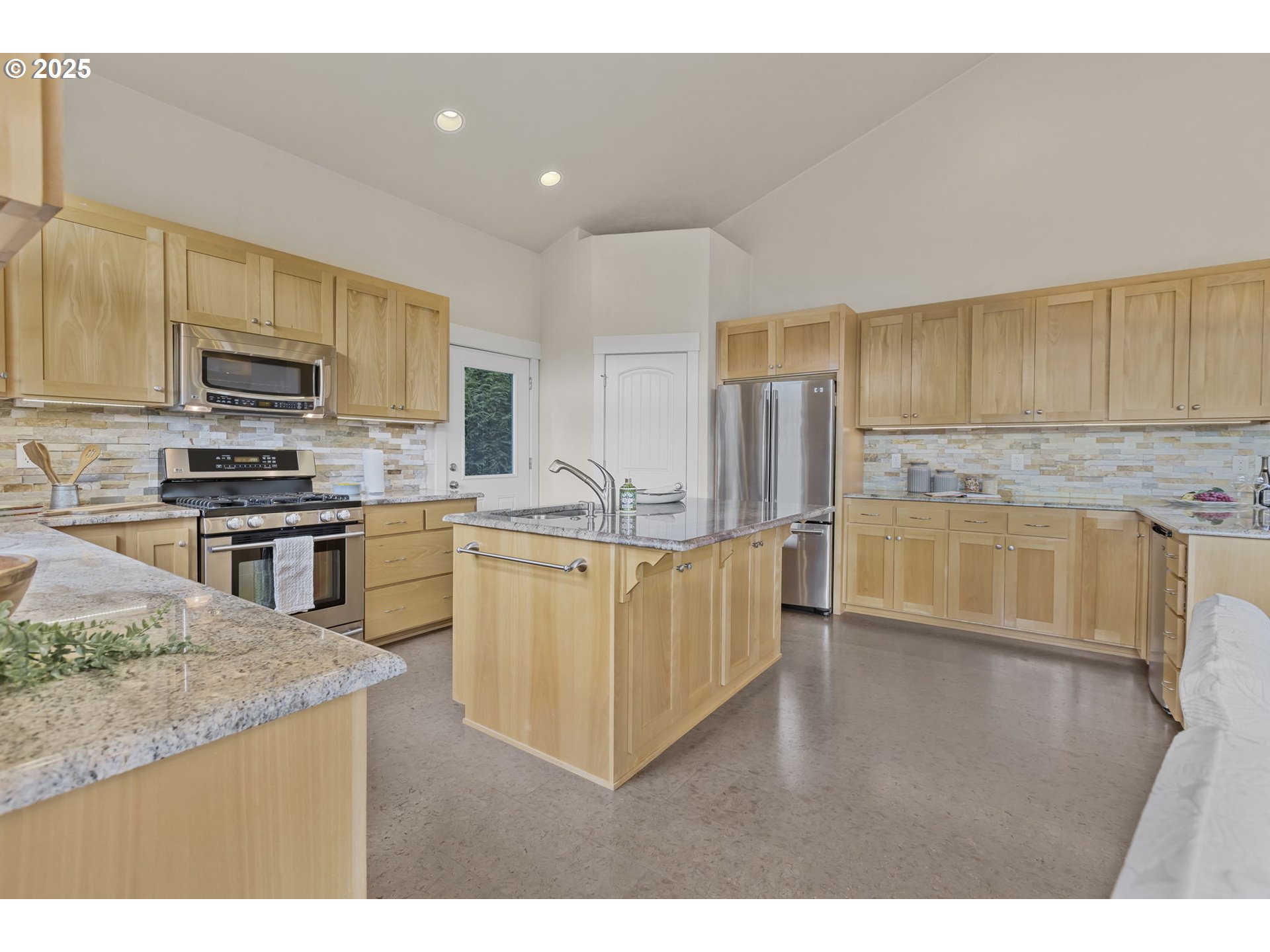 2291 Clear Vue Lane Springfield, OR 97477 - Photo 15 of 48 Gallery Image 15