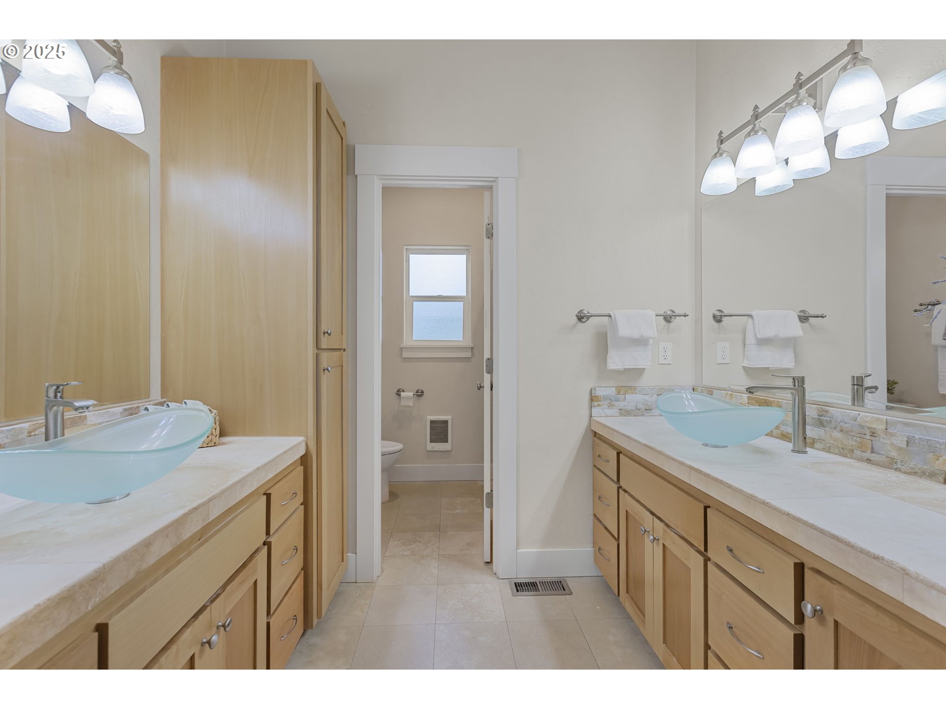 2291 Clear Vue Lane Springfield, OR 97477 - Photo 29 of 48 Attached Bathroom #1