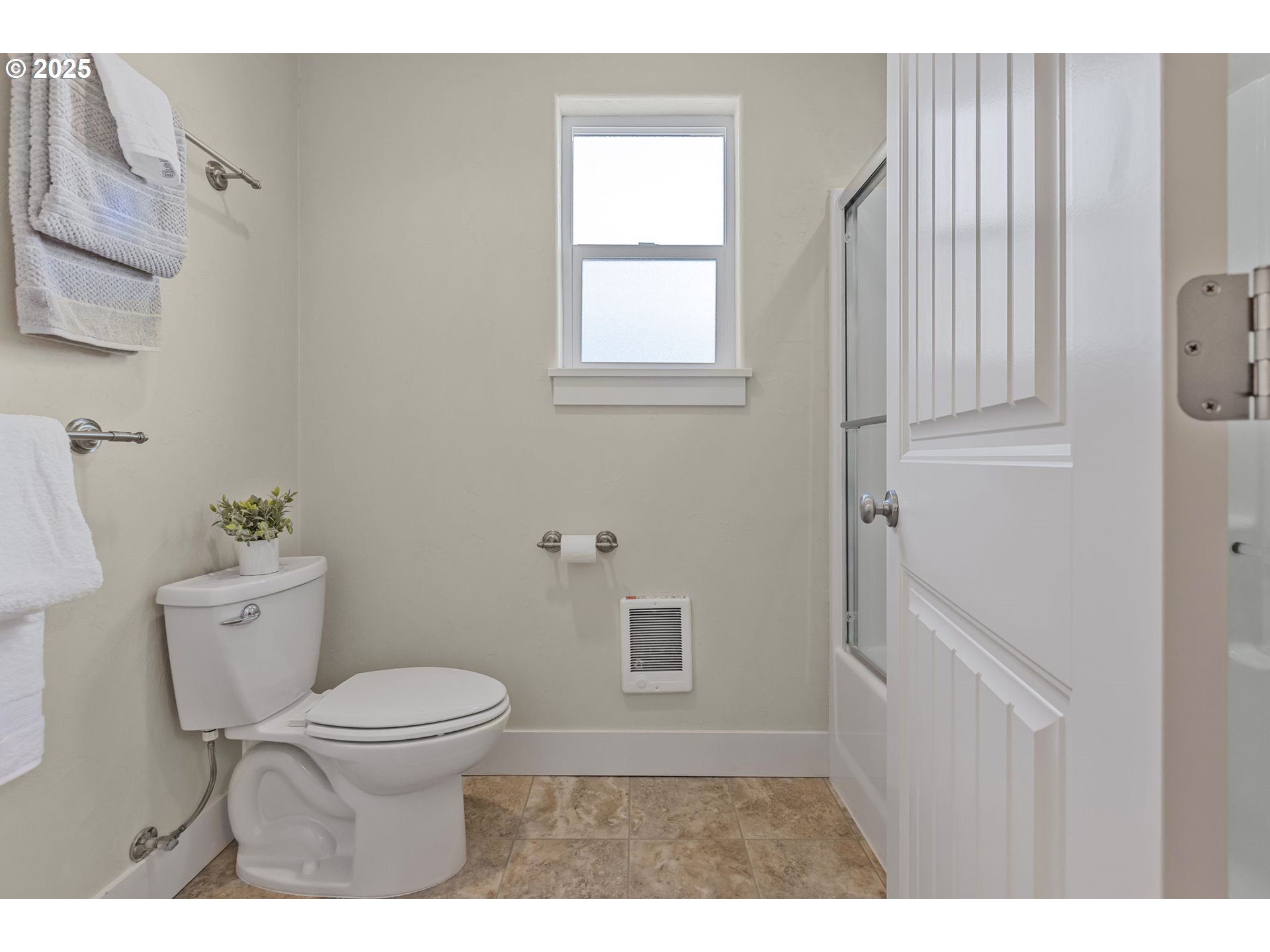 2291 Clear Vue Lane Springfield, OR 97477 - Photo 36 of 48 Bathroom