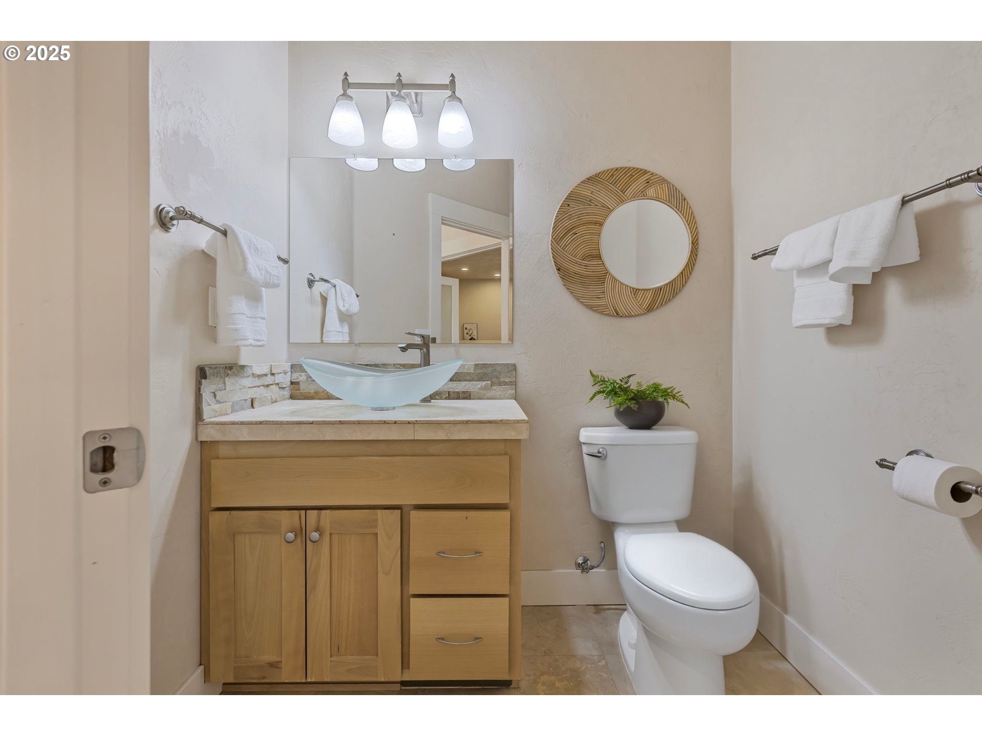 2291 Clear Vue Lane Springfield, OR 97477 - Photo 37 of 48 Bathroom