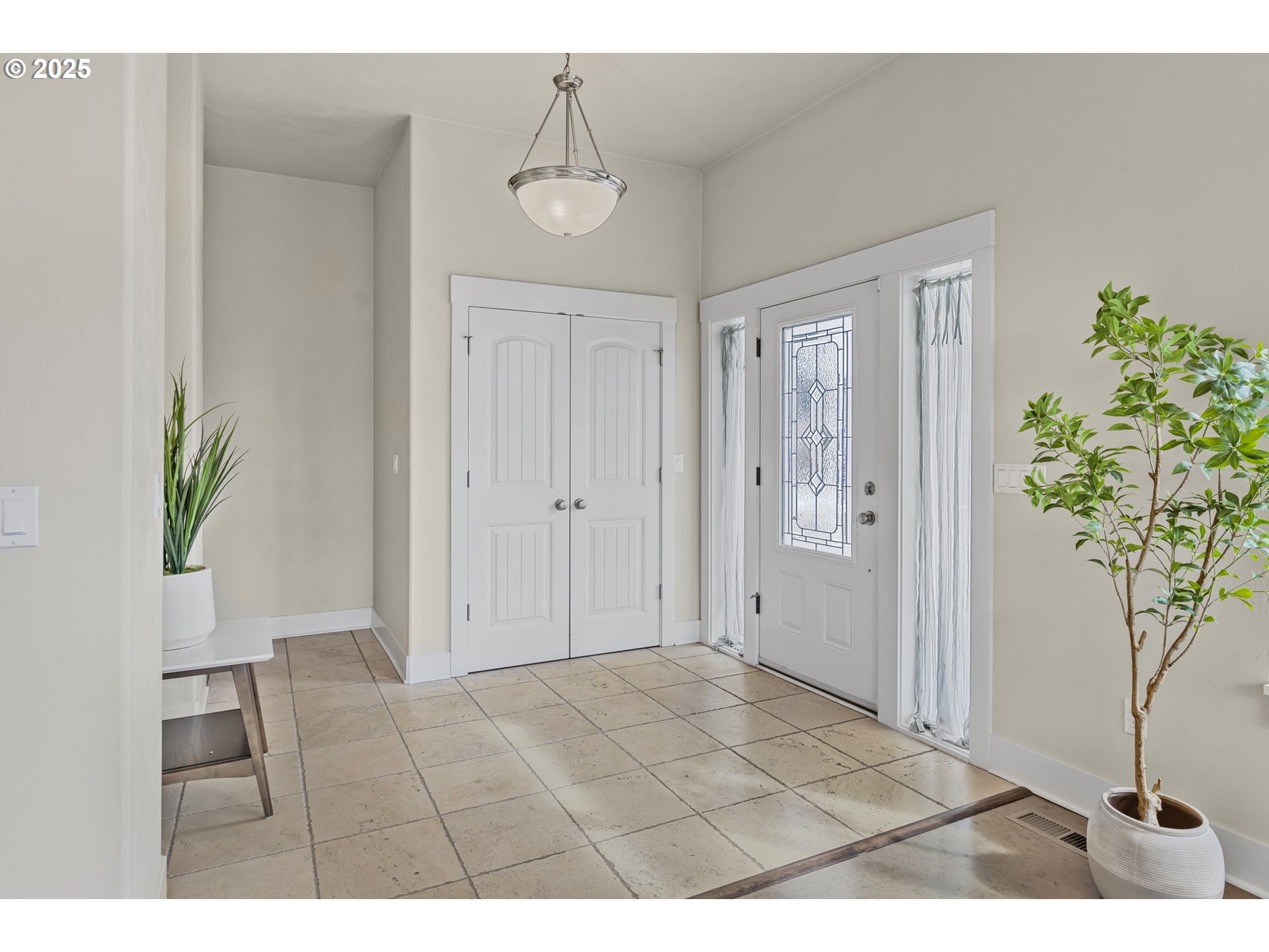 2291 Clear Vue Lane Springfield, OR 97477 - Photo 5 of 48 Entrance/Foyer