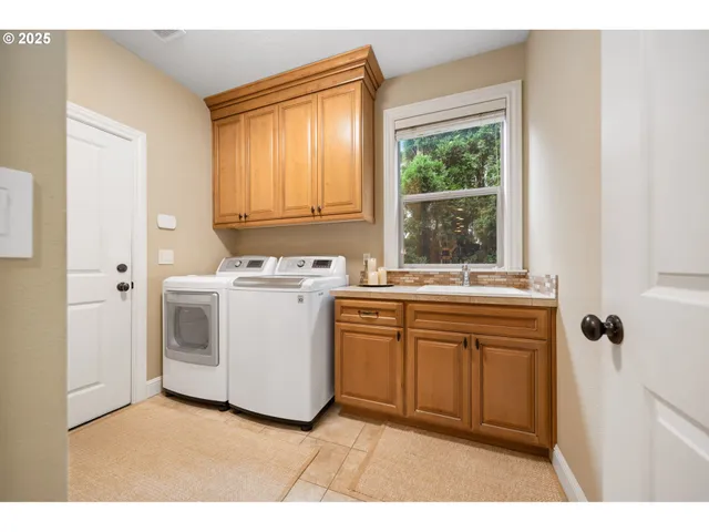 $985,000 | 4332 Southeast 166th Court, Vancouver, WA 98683