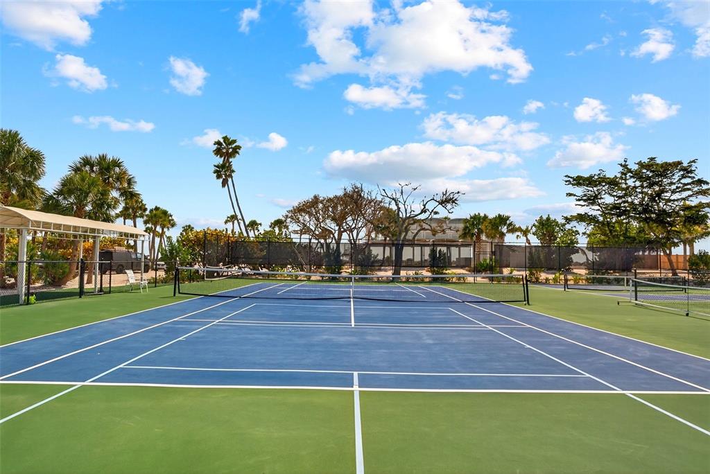 7108 Midnight Pass Road Sarasota, FL 34242 - Photo 76 of 83 a view of a basketball court